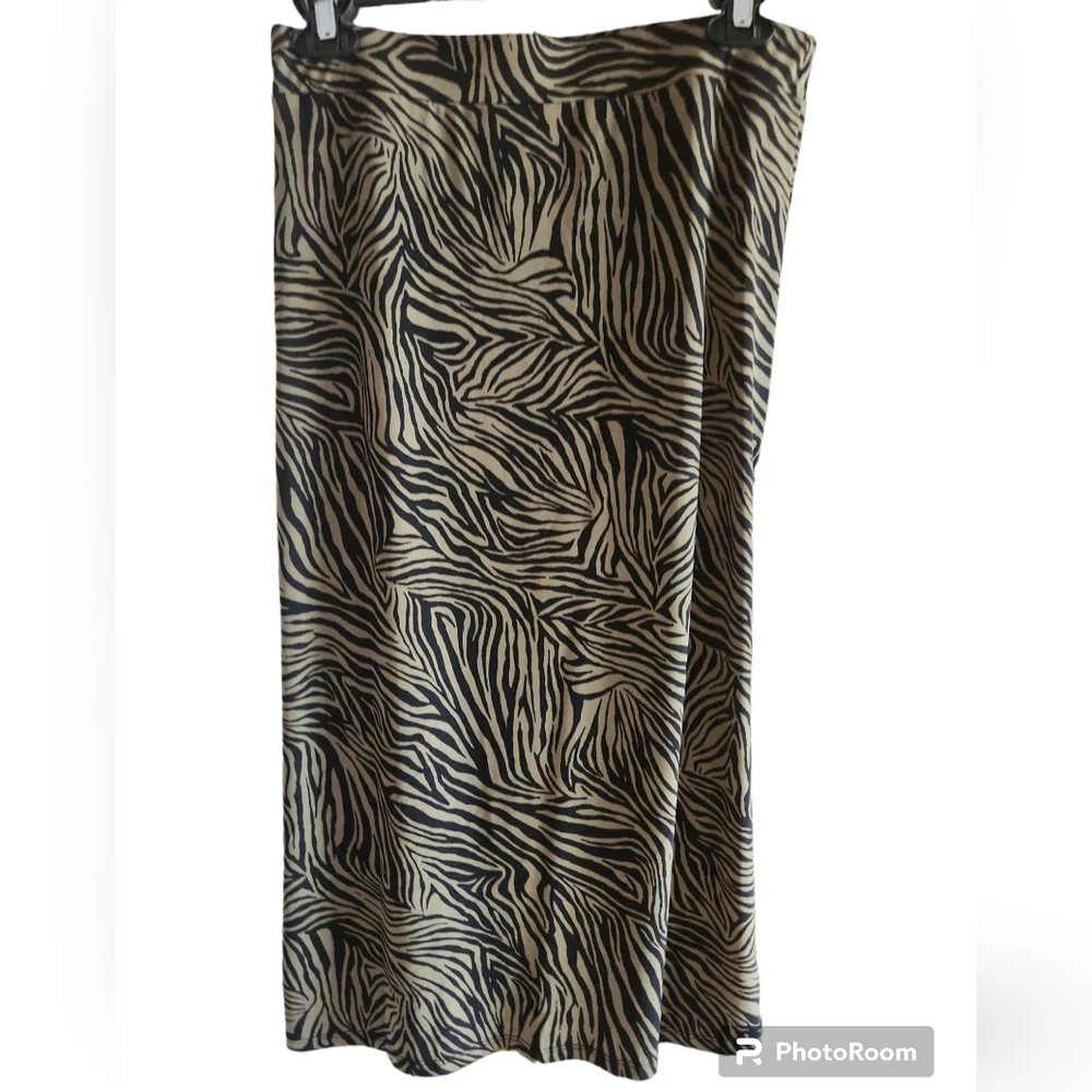 NWT, Michael Kors, Women's Olive and Black zebra print skirt, Sz M - Picture 10 of 11